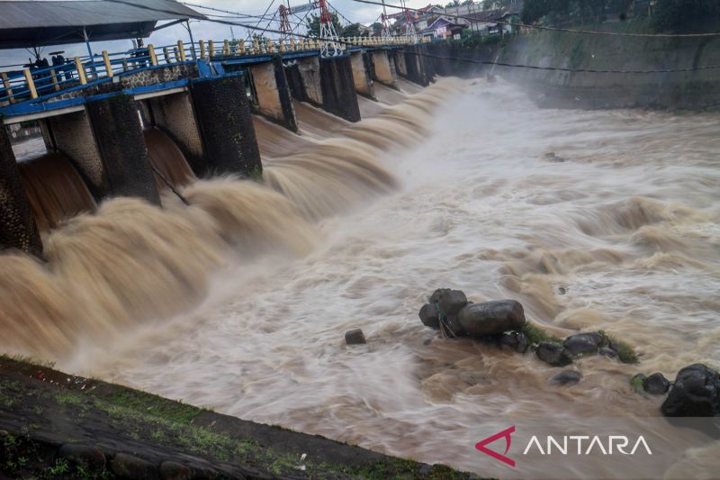 Bogor Dan Puncak Diguyur Hujan Terus Menerus, Bendungan Katulampa Siaga ...