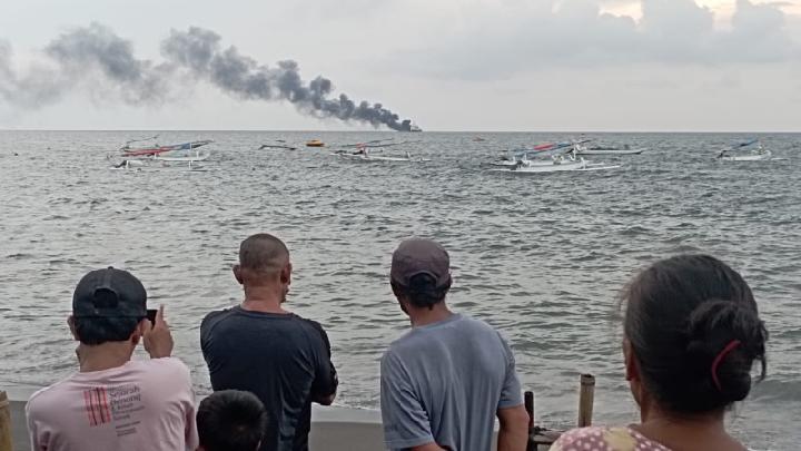 Kapal Tanker KM Kristin Yang Terbakar Berhasil Dipadamkan, 3 ABK Masih ...