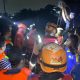 Personel Damkar dan Penyelamatan Kota Depok mencari dua warga Depok yang terseret arus di Jalan Tawakal RT. 3 RW. 17 Kelurahan Pancoran Mas, Depok, Selasa, 25 April 2023. Foto: Istimewa