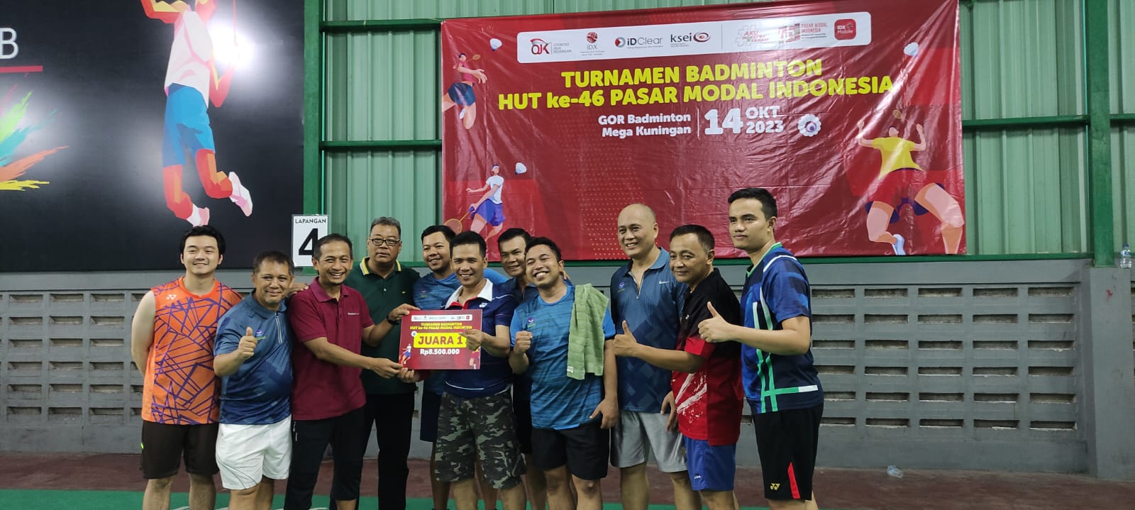 Foto : Perayaan HUT ke-46 Pasar Modal Indonesia semakin meriah dengan penyelenggaraan turnamen bulutangkis di GOR Badminton Mega Kuningan, Jakarta (14/10/23). (Doc.Idris)