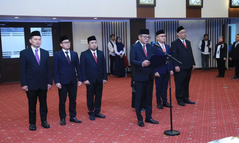 Anggota BNSP Periode 2023-2028. yang dilantik antara lain adalah Syamsi Hari sebagai ketua yang merangkap sebagai anggota, Ulfah Masfufah sebagai wakil ketua yang merangkap sebagai anggota, serta Amilin, Miftahul Azis, Adi Mahfudz Wuhadji, Nurwijoyo Satrio Aji Martono, dan Muhammad Nur Hayid sebagai anggota, Senin, 13 November 2023. (Doc.Ist)