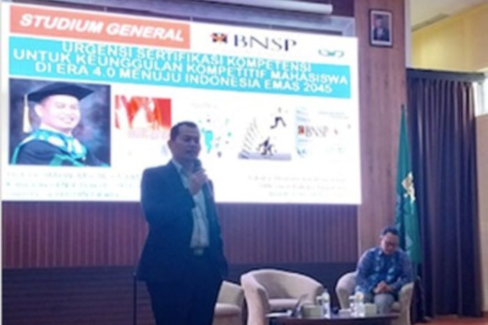 Foto : Amilin, anggota BNSP saatk menjadi narasumber dalam kegiatan Studium General di Fakultas Ekonomi dan Bisnis Islam UIN Sunan Kalijaga Yogyakarta pada 1 Desember 2023.(Doc.Ist)