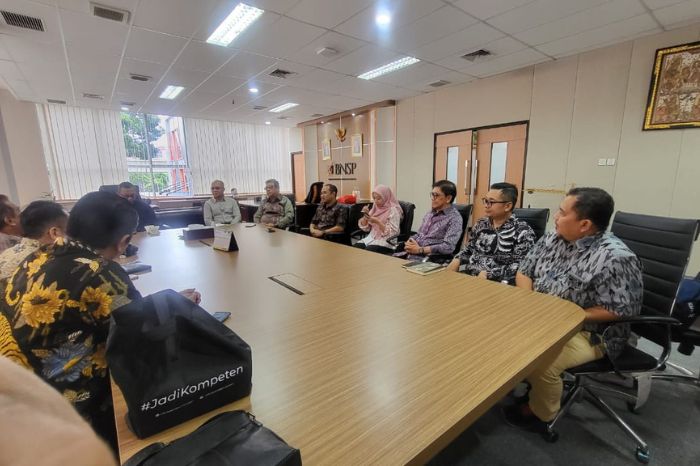 Lembaga Sertifikasi Profesi Pasar Modal (LSP PM) dengan melakukan diskusi dan konsultasi penting dengan Ketua dan Anggota Komisioner Badan Nasional Sertifikasi Profesi (BNSP), Jakarta (15/3/24)