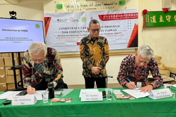 Lembaga Sertifikasi Profesi (LSP) PPHI (Penyelenggara Produk Halal Indonesia) dan THIDA (Taiwan Halal Integrity Development Association) menjalin kerjasama melalui penandatanganan Memorandum of Understanding (MoU) yang disaksikan oleh Badan Nasional Sertifikasi Profesi (BNSP), (1/3/24). (Doc.Ist)