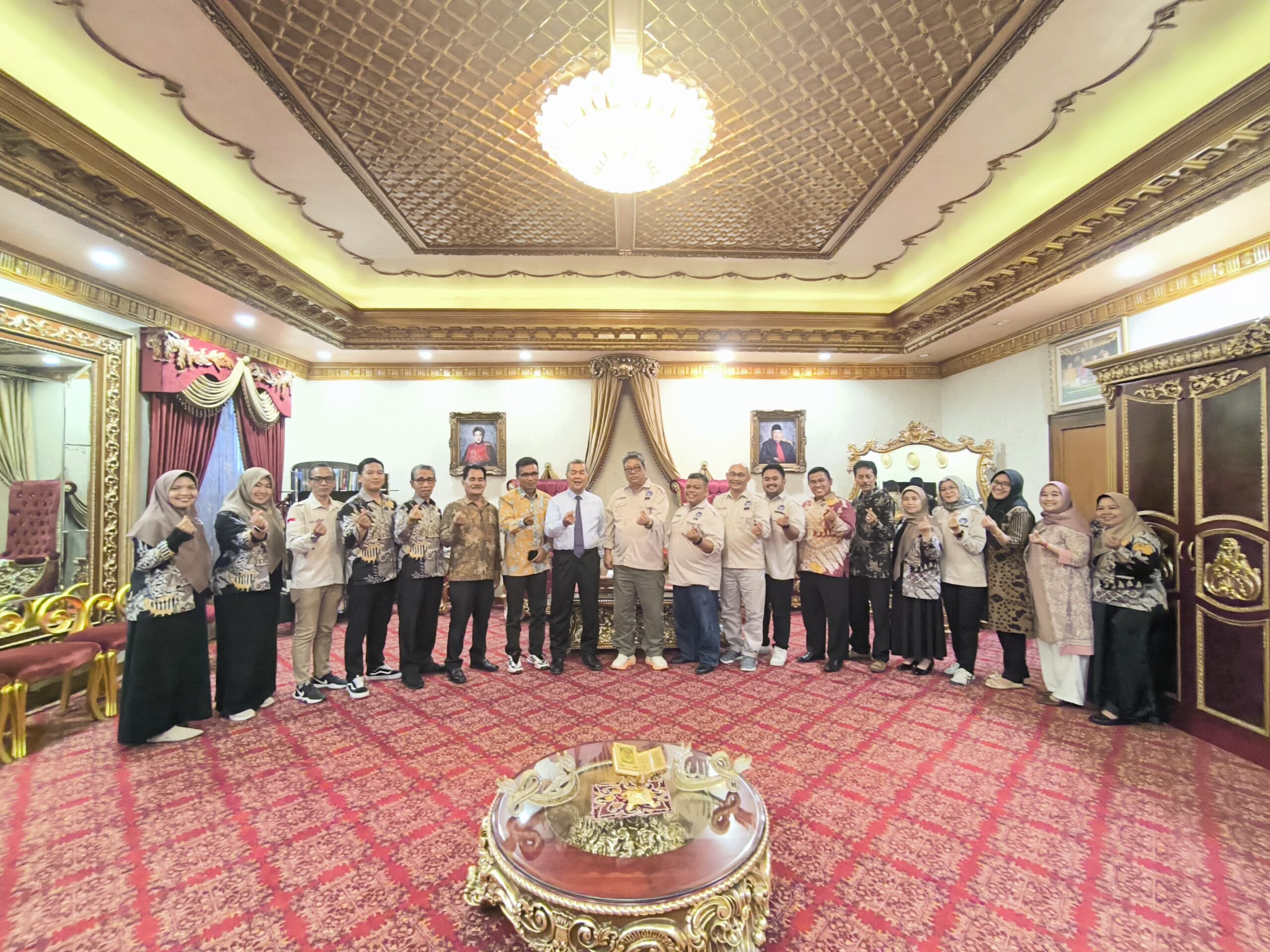 Foto : Universitas Baiturrahmah sukses menggelar Sosialisasi SKKNI Pasar Modal 2024, kolaborasi bersama PROPAMI dan Bursa Efek Indonesia (BEI) Sumbar. (16/11/24) (Doc.Ist)